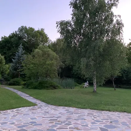 Guest house La Grignotiere & Crecy-la-Chapelle