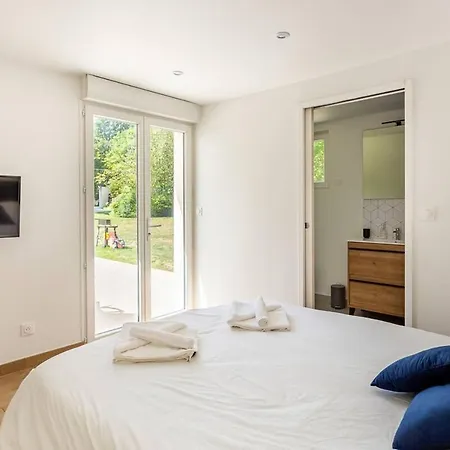 Guest house La Grignotiere & Crecy-la-Chapelle