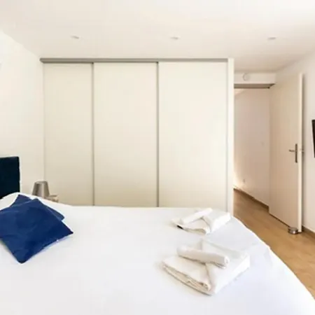 Guest house La Grignotiere & Crecy-la-Chapelle